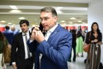 Filhos em lados opostos ao golpe? Veja o que pensam Eduardo e Flávio Bolsonaro