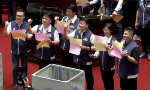國會職權覆議案 藍白營人數優勢62:51票否決