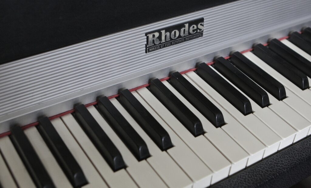 Ein gut gepflegtes, originales E-Piano alleine macht zwar sicher noch keine Entscheidung für ein Studio – ist aber durchaus ein Buchungsgrund mehr! (Im Bild: Rhodes 73 mkI)