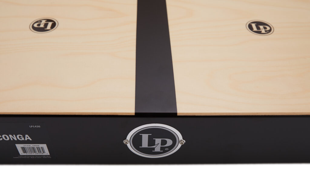 Die Entwicklung der LP Laptop Conga basiert auf einem Entwurf des schwedischen Designers Valter Kinbom.